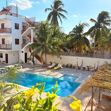 Mexhe Hotel El Cuyo Exteriör bild