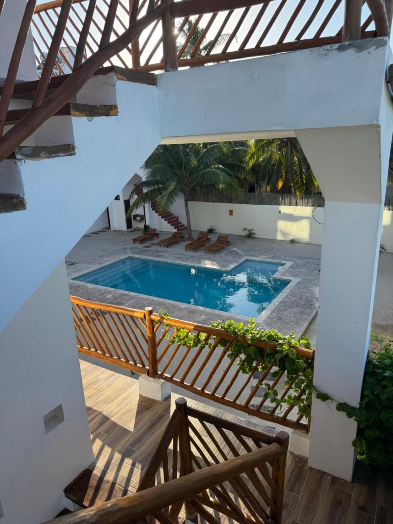 Mexhe Hotel El Cuyo Exteriör bild