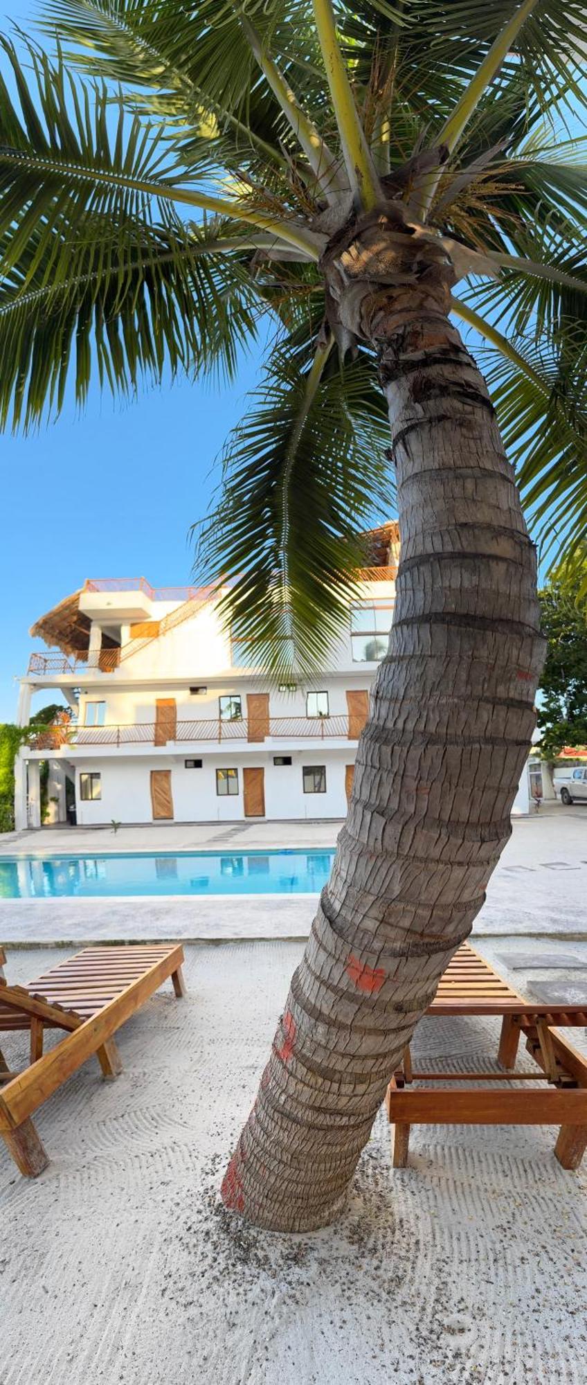 Mexhe Hotel El Cuyo Exteriör bild