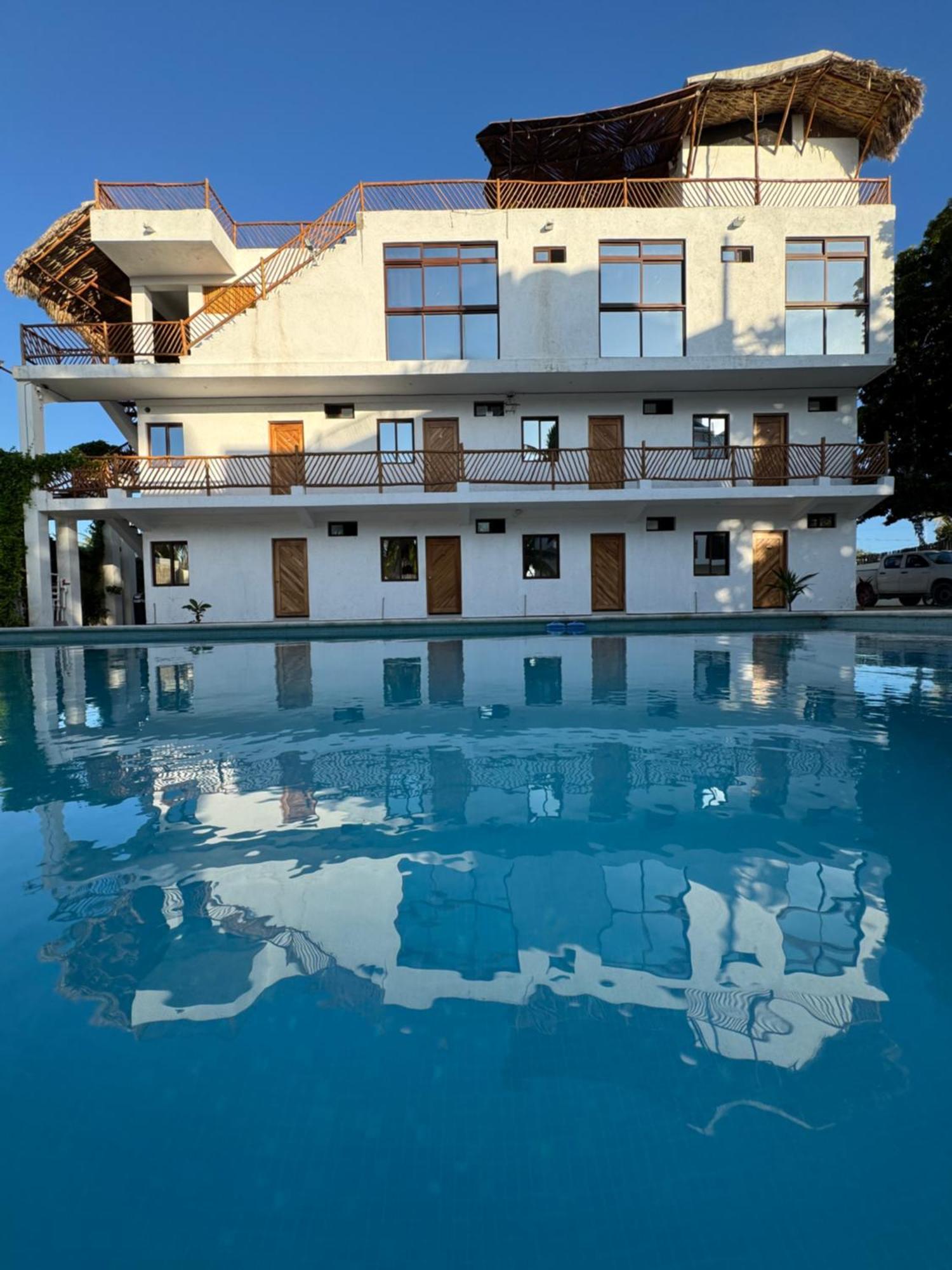 Mexhe Hotel El Cuyo Exteriör bild