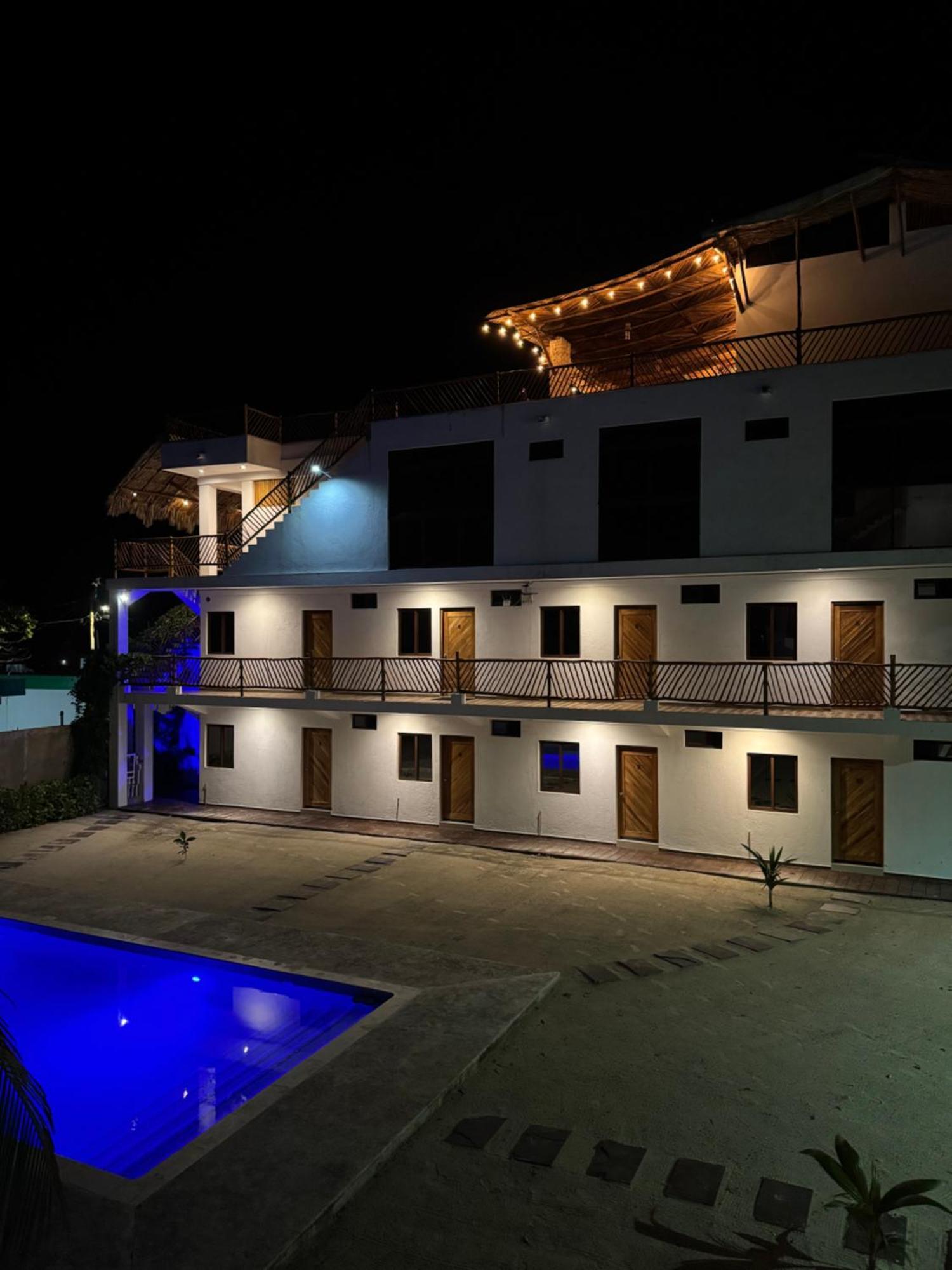 Mexhe Hotel El Cuyo Exteriör bild