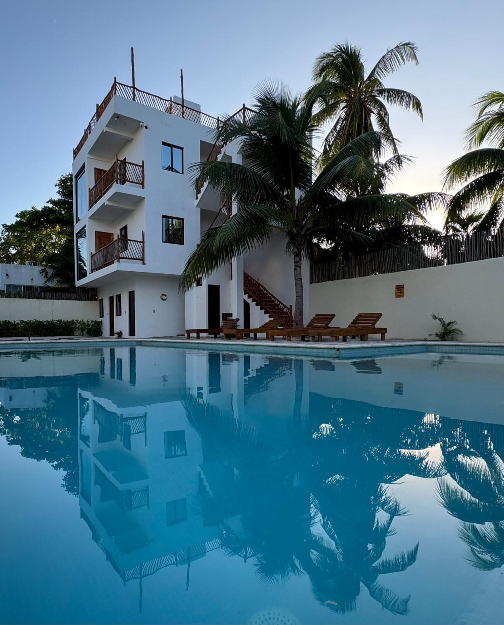 Mexhe Hotel El Cuyo Exteriör bild