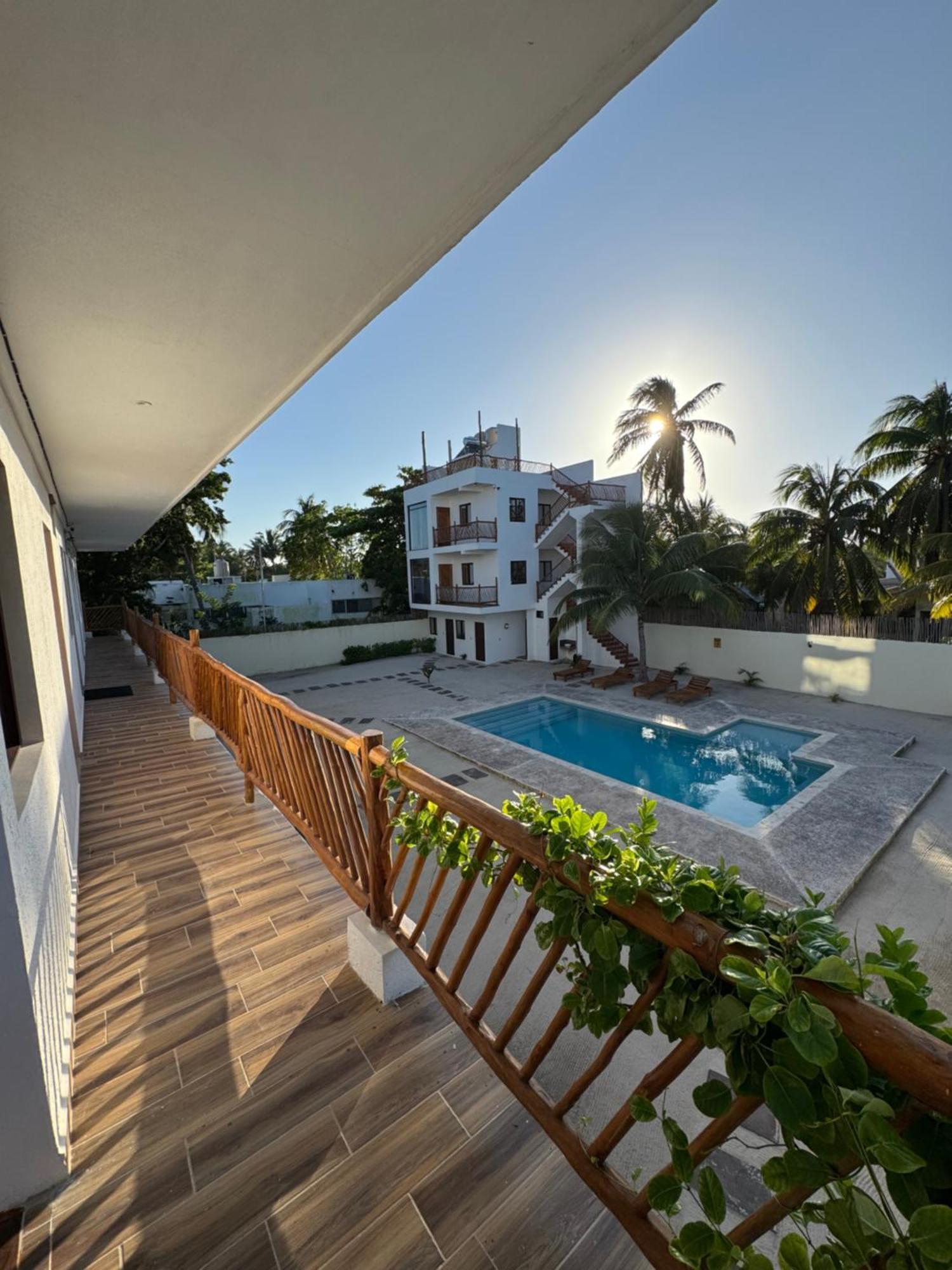 Mexhe Hotel El Cuyo Exteriör bild