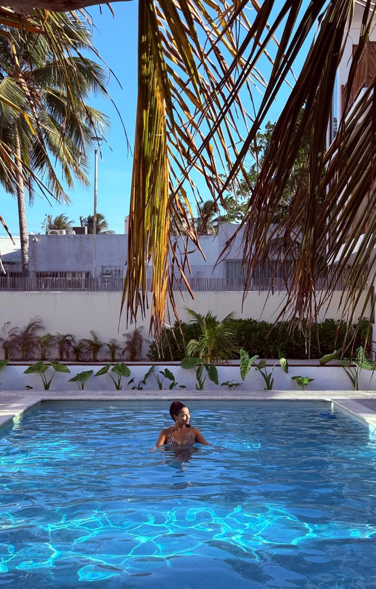 Mexhe Hotel El Cuyo Exteriör bild