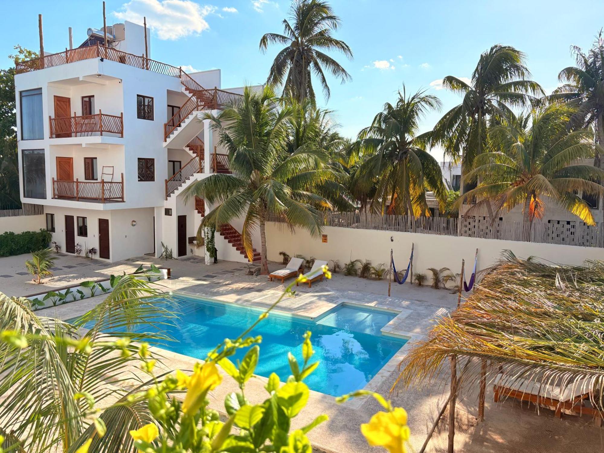 Mexhe Hotel El Cuyo Exteriör bild